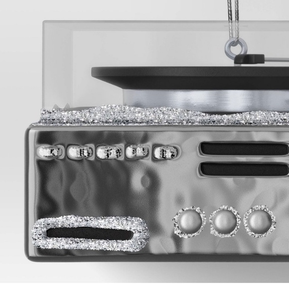 ❤️ HOLIDAY SILVER RECORD PLAYER ORNAMENT NEW CHRISTMAS - Picture 3 of 3
